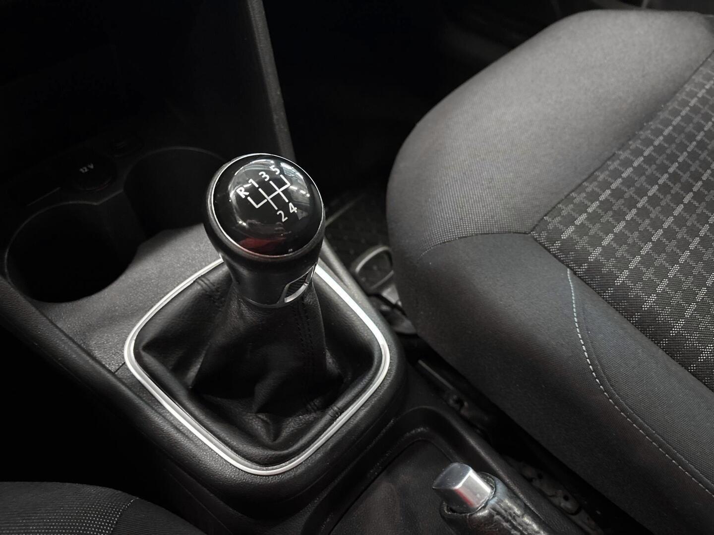 VOLKSWAGEN Polo 2015
