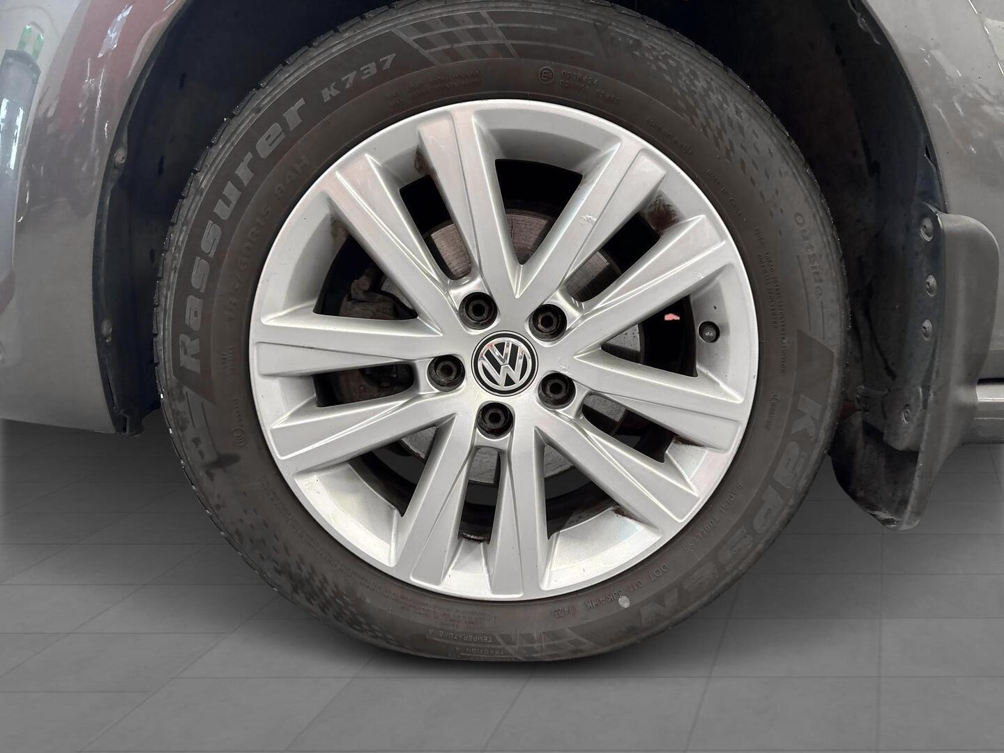 VOLKSWAGEN Polo 2015
