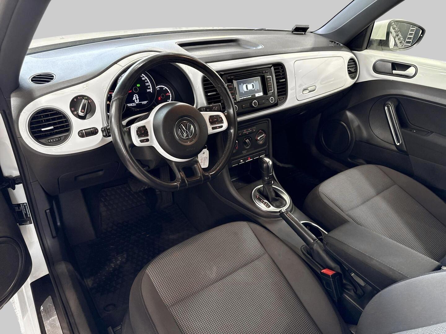 VOLKSWAGEN Beetle 2014