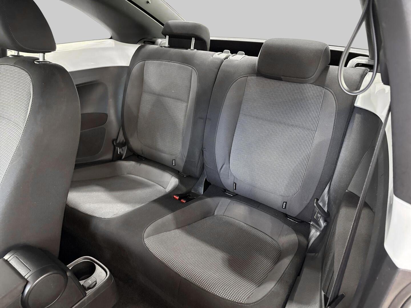 VOLKSWAGEN Beetle 2014