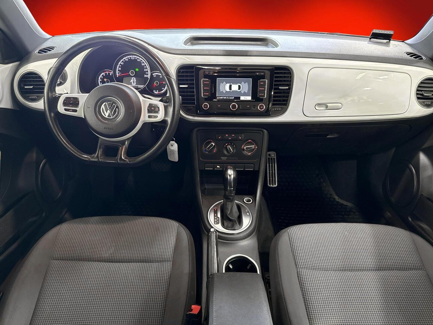 VOLKSWAGEN Beetle 2014