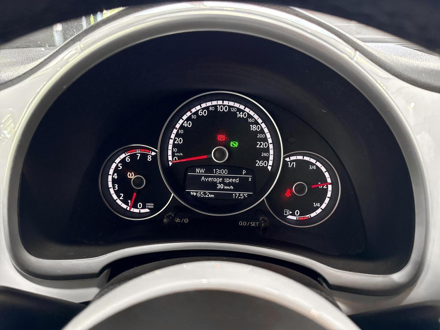 VOLKSWAGEN Beetle 2014