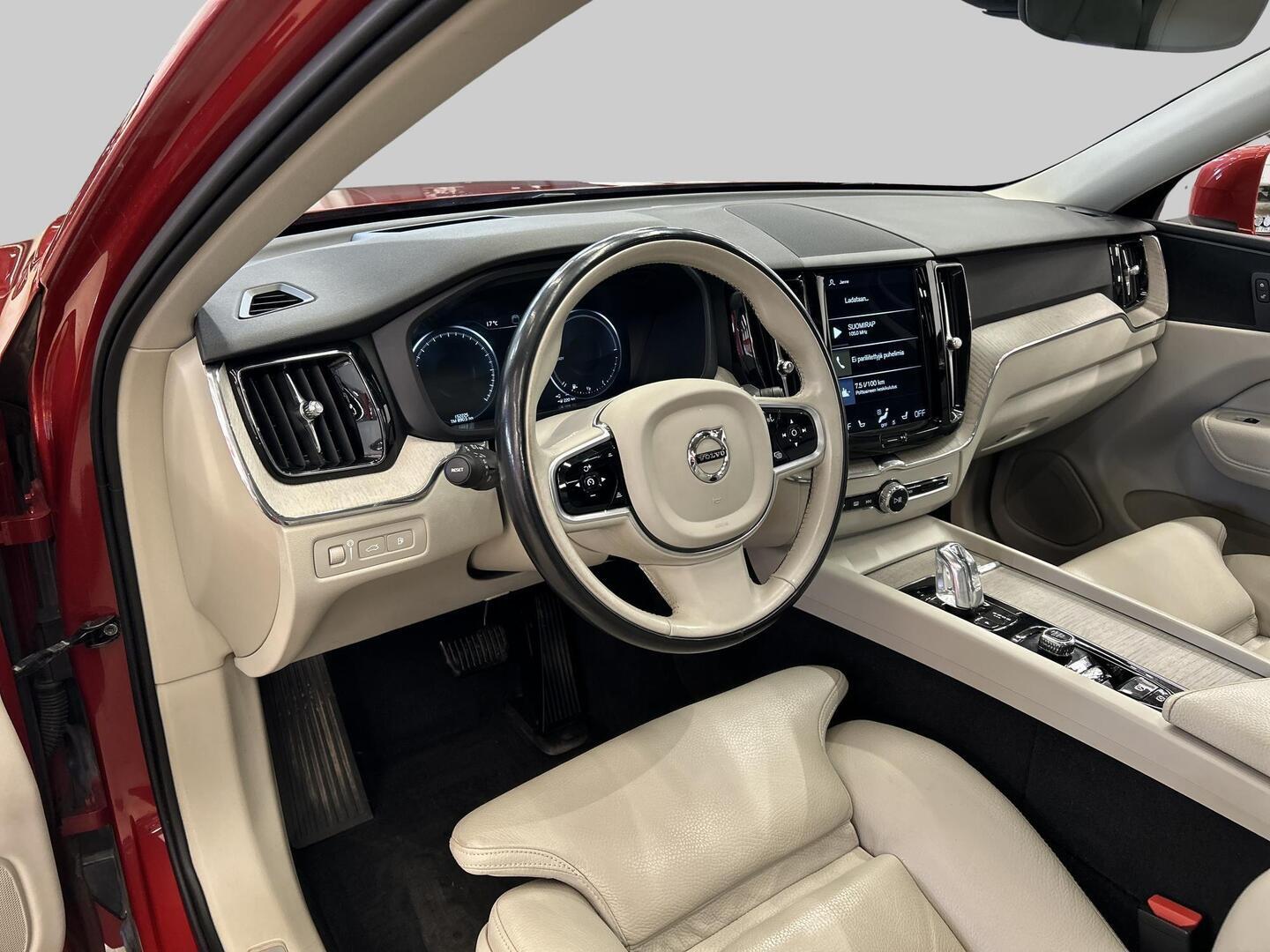 VOLVO XC60 2018