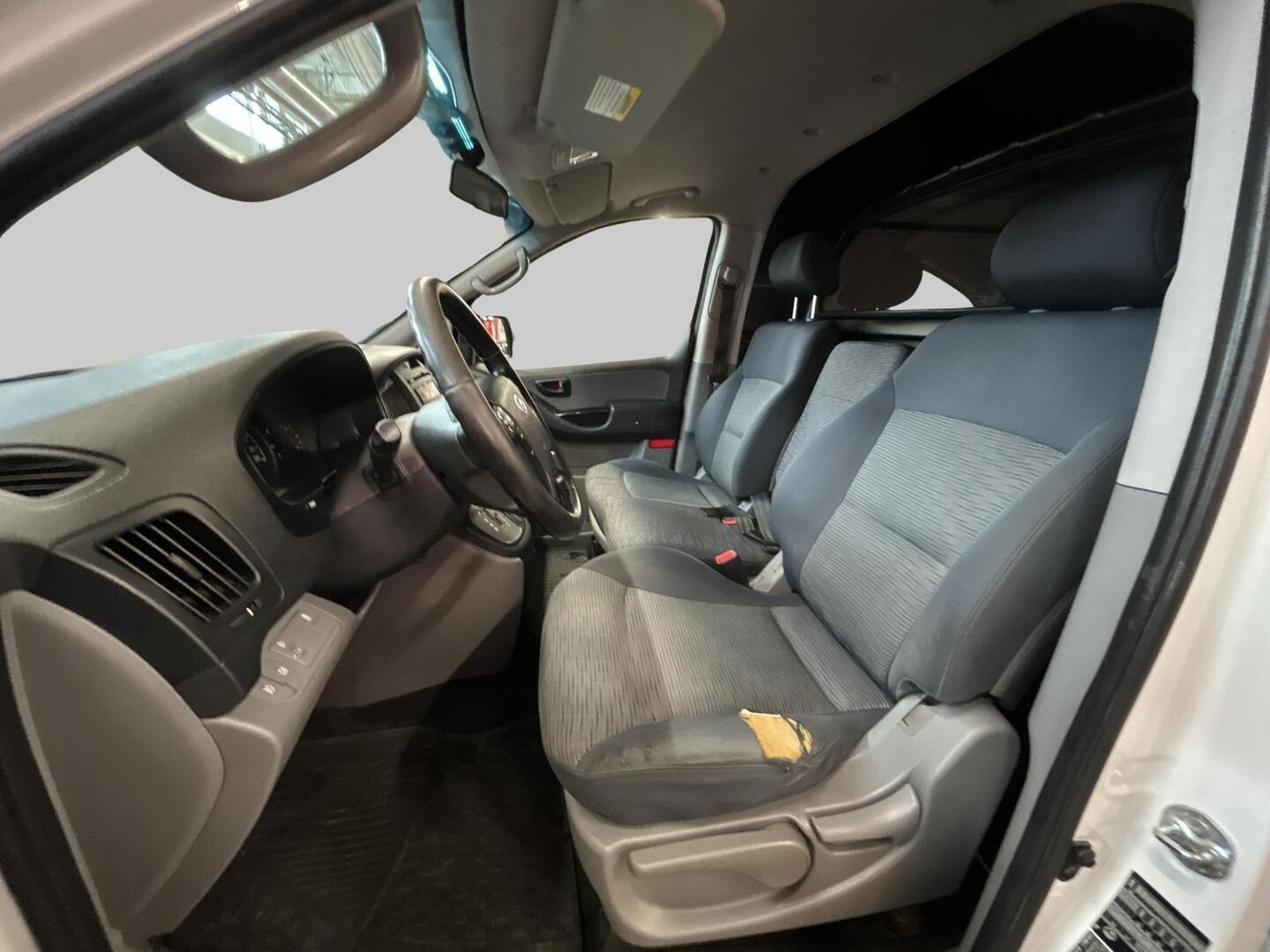 HYUNDAI H-1 2012