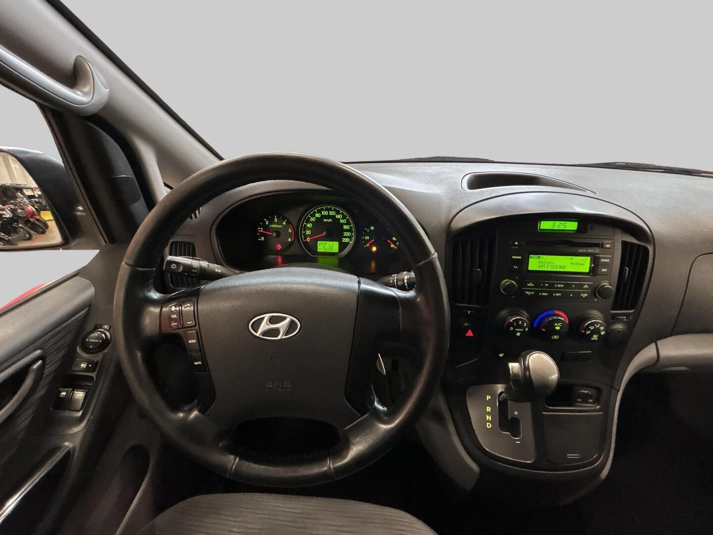 HYUNDAI H-1 2012