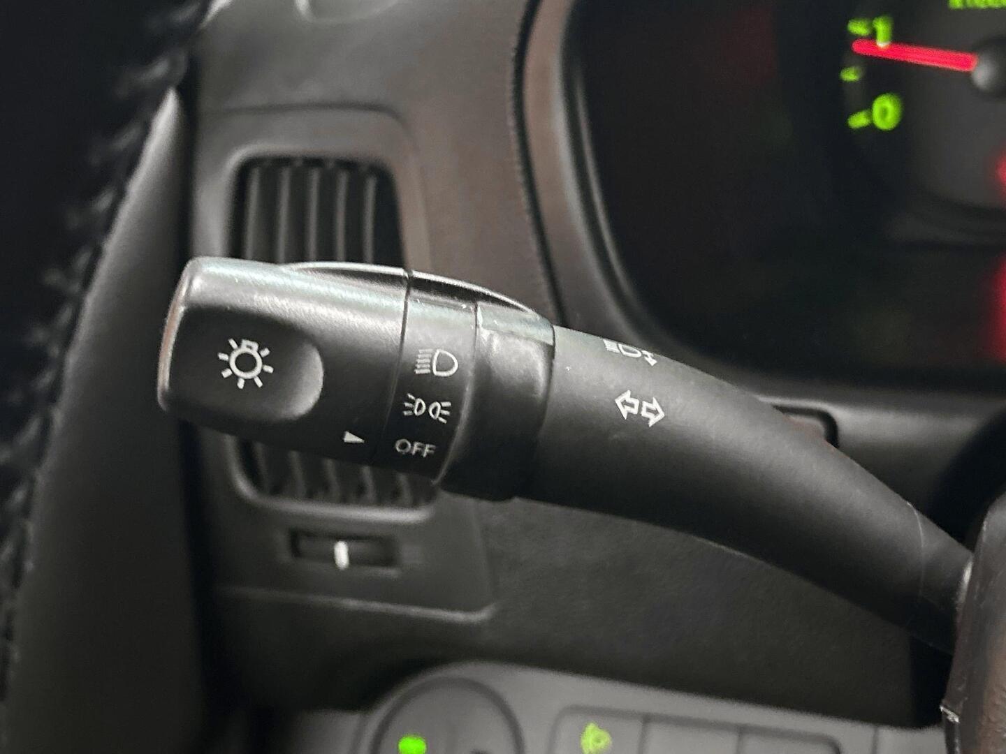 HYUNDAI H-1 2012