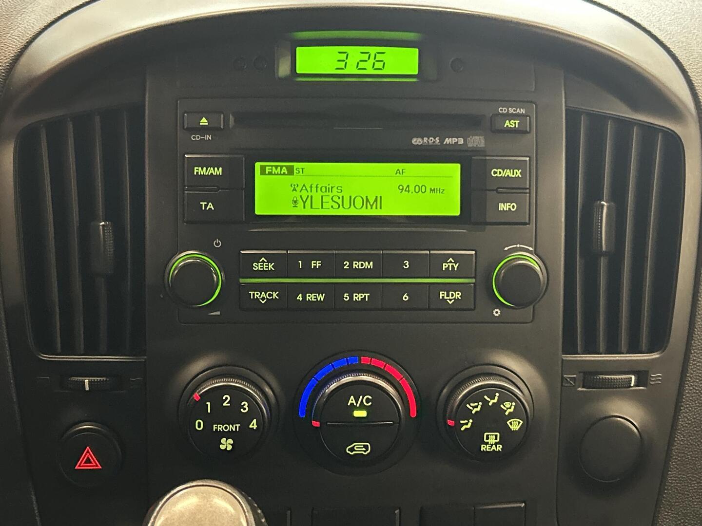 HYUNDAI H-1 2012