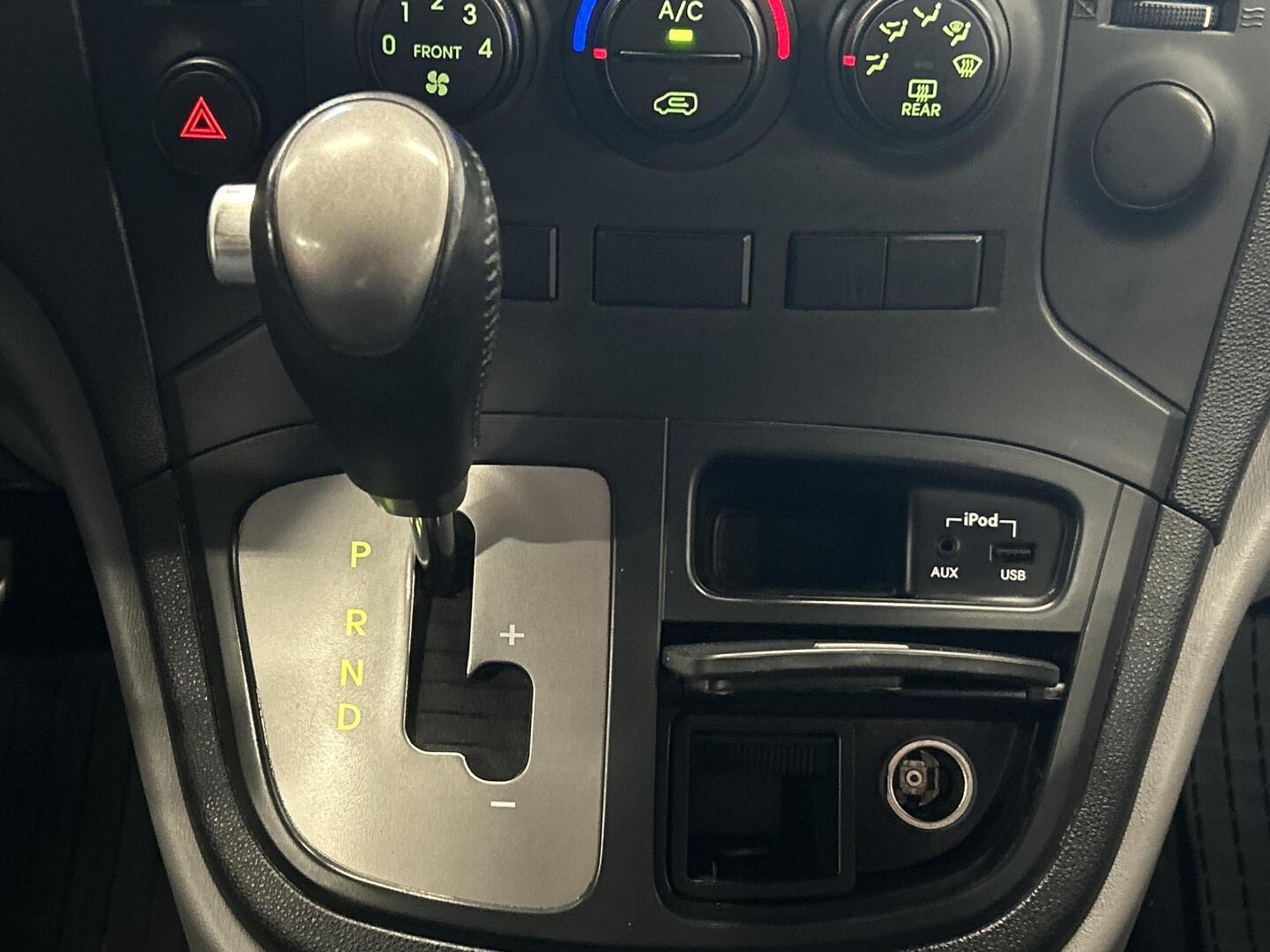 HYUNDAI H-1 2012