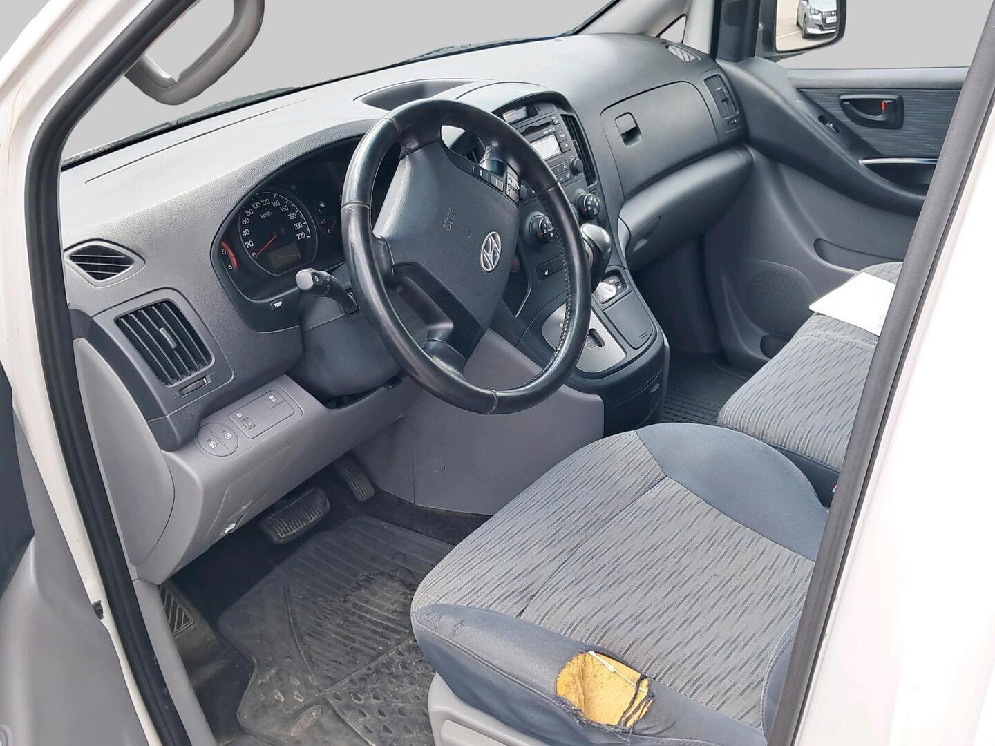 HYUNDAI H-1 2012