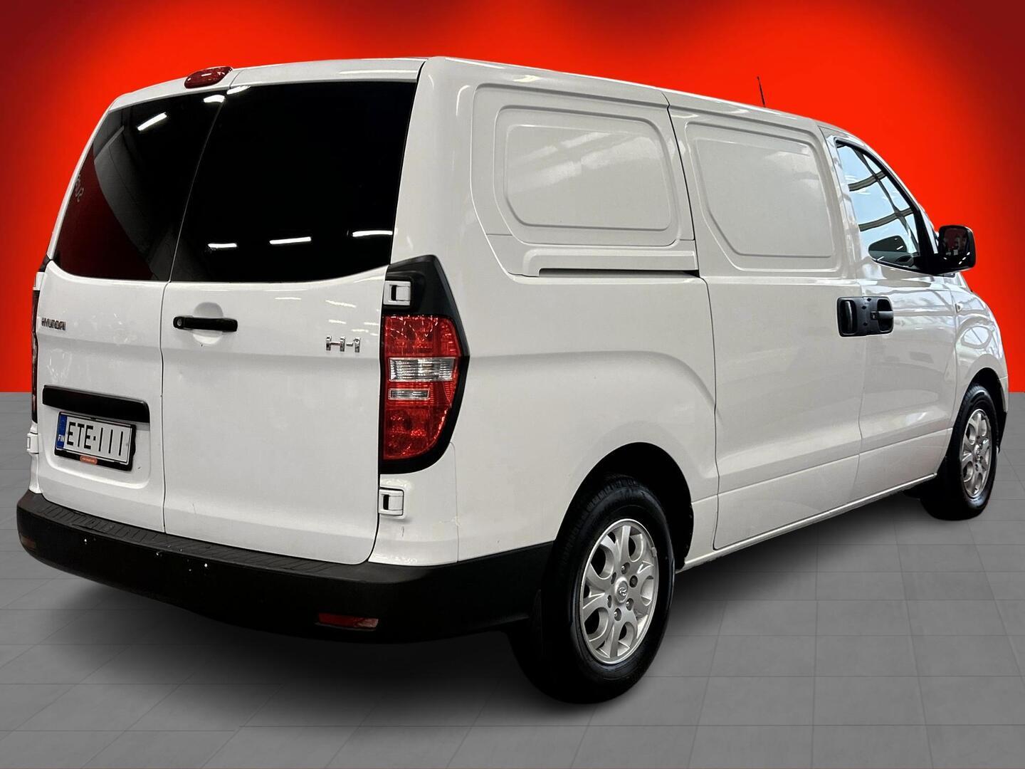 HYUNDAI H-1 2012