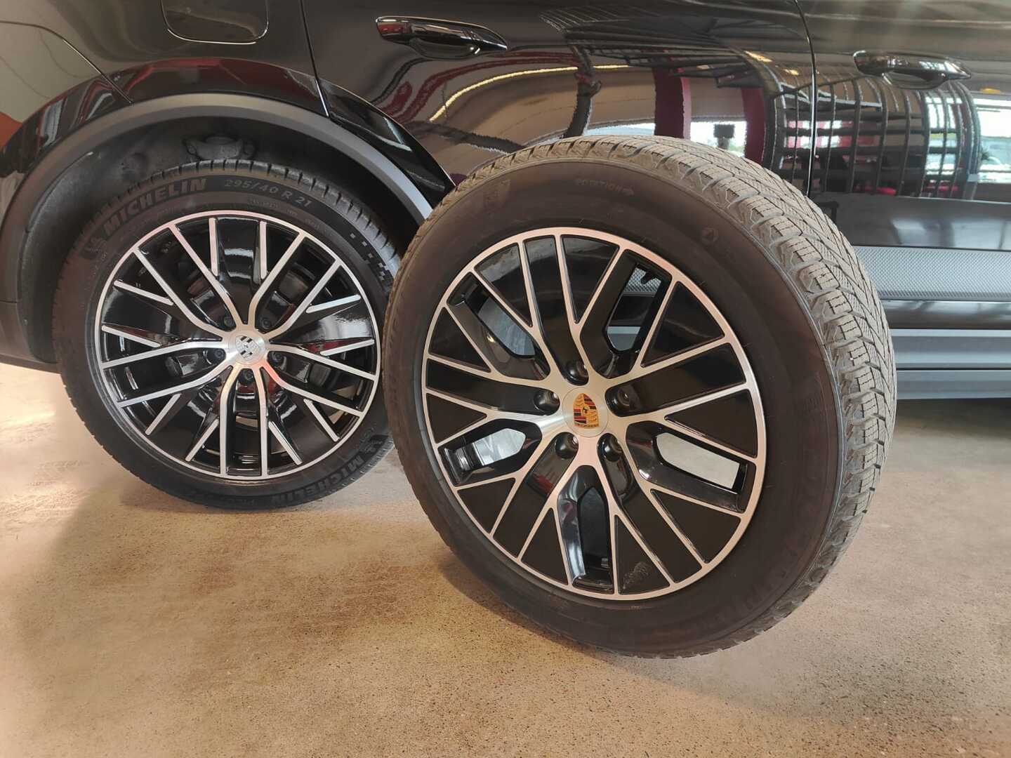 PORSCHE Macan 2024