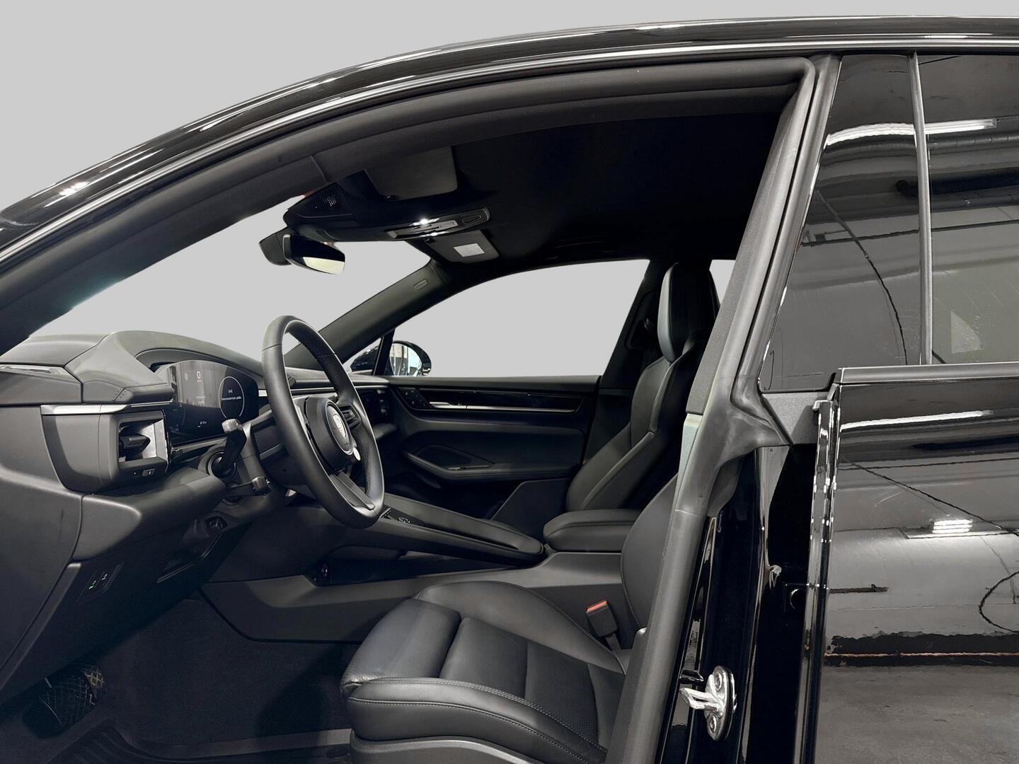 PORSCHE Macan 2024