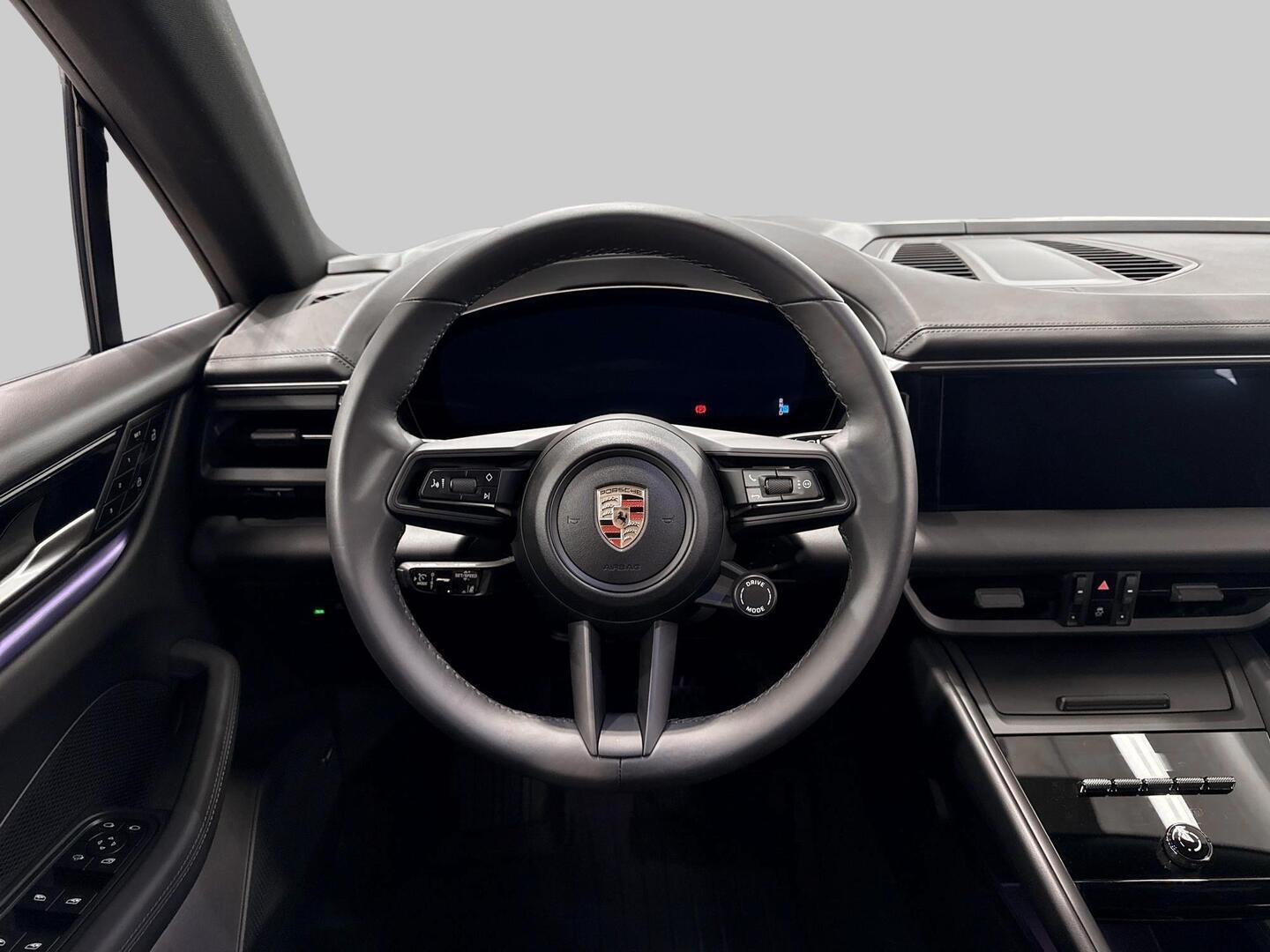 PORSCHE Macan 2024