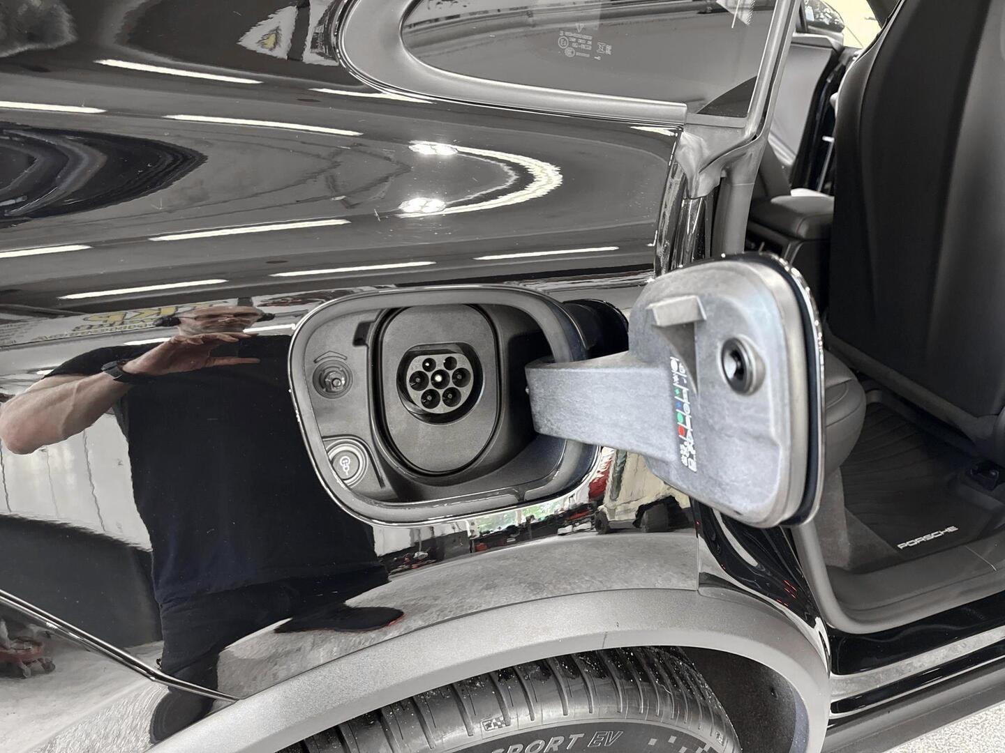 PORSCHE Macan 2024