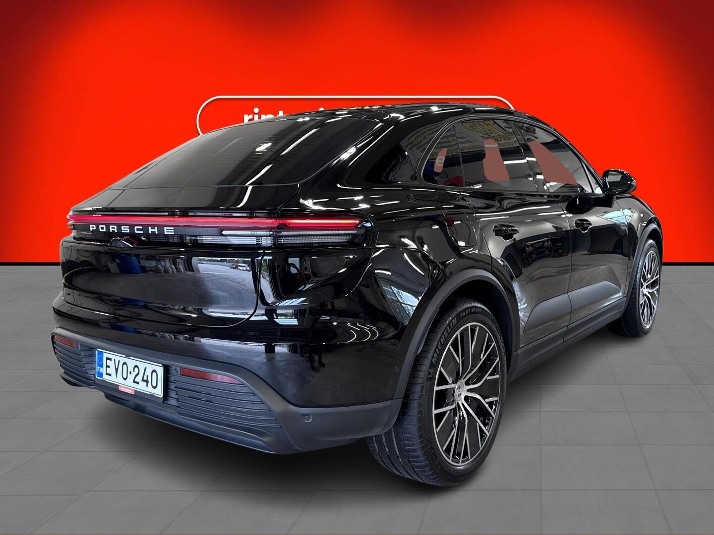 PORSCHE Macan 2024
