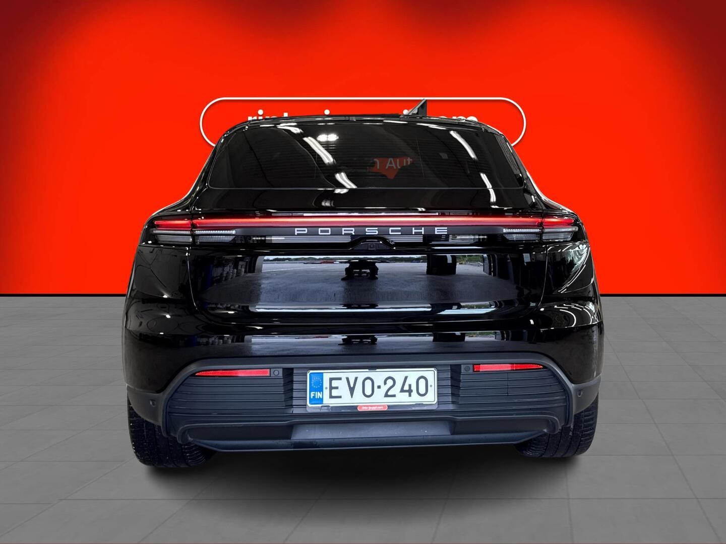 PORSCHE Macan 2024