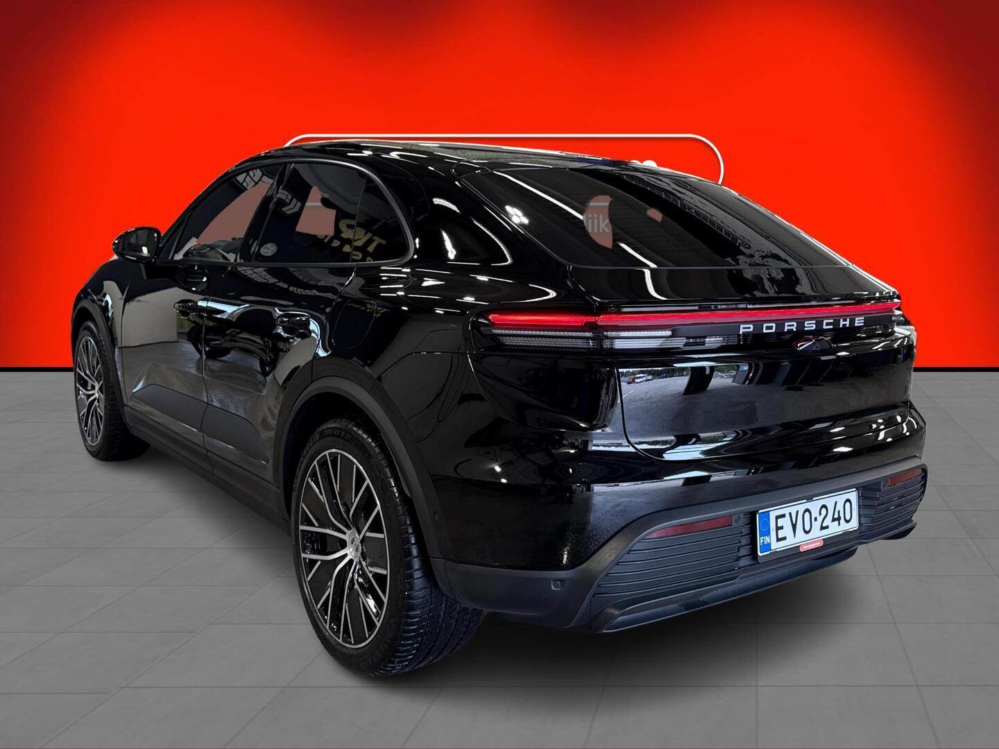 PORSCHE Macan 2024