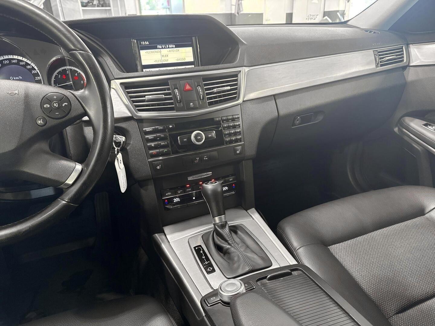 MERCEDES-BENZ E 2010