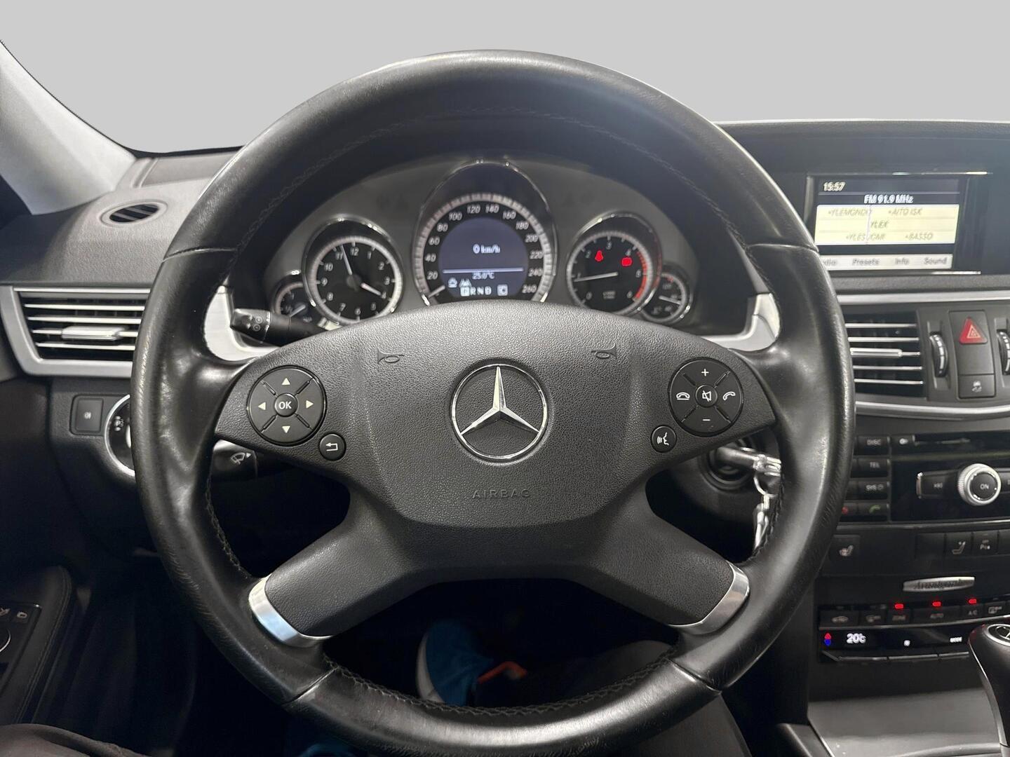 MERCEDES-BENZ E 2010