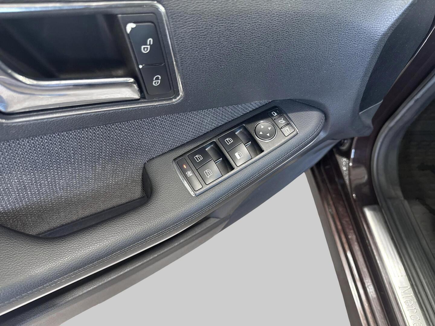 MERCEDES-BENZ E 2010