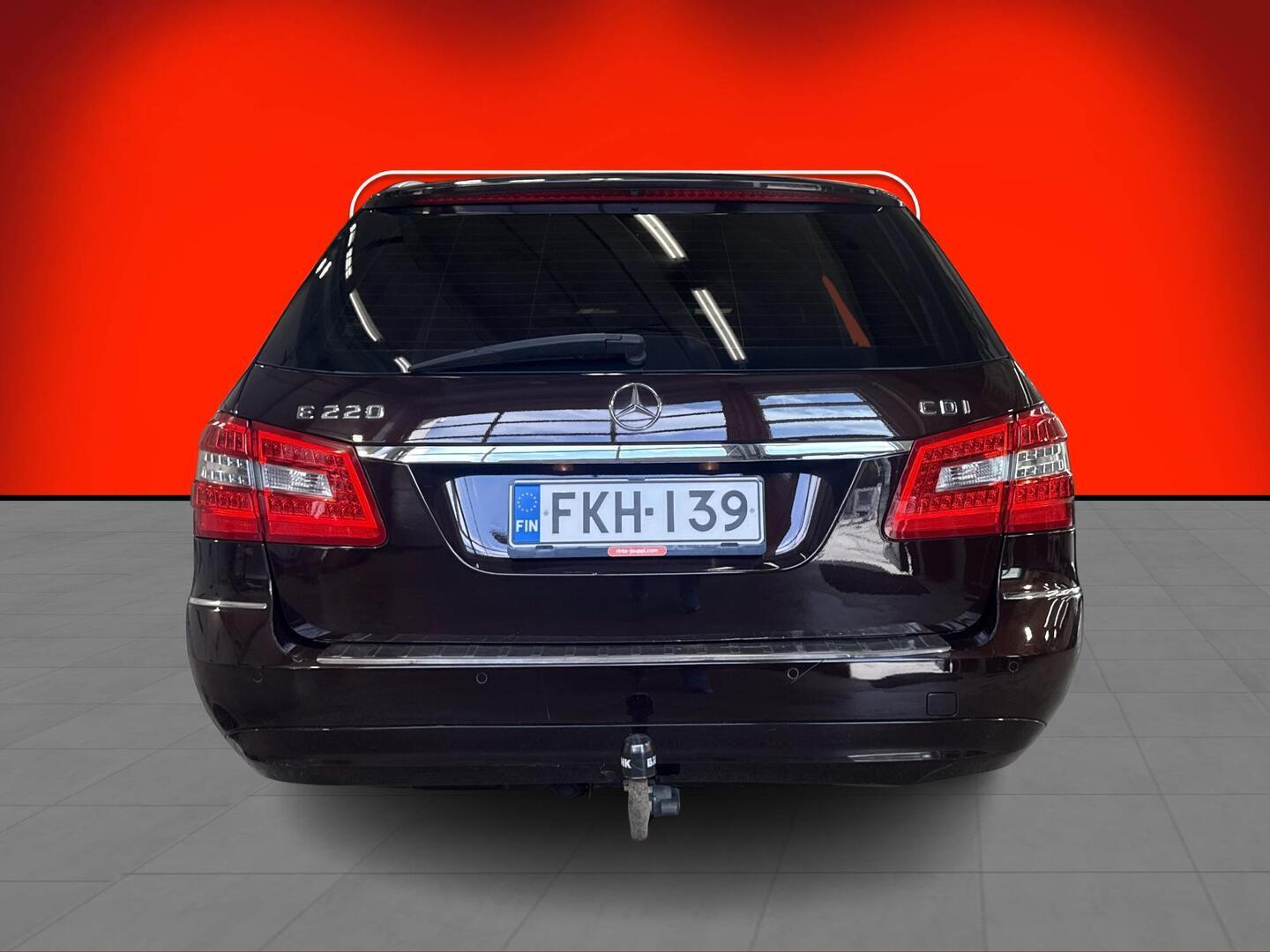 MERCEDES-BENZ E 2010