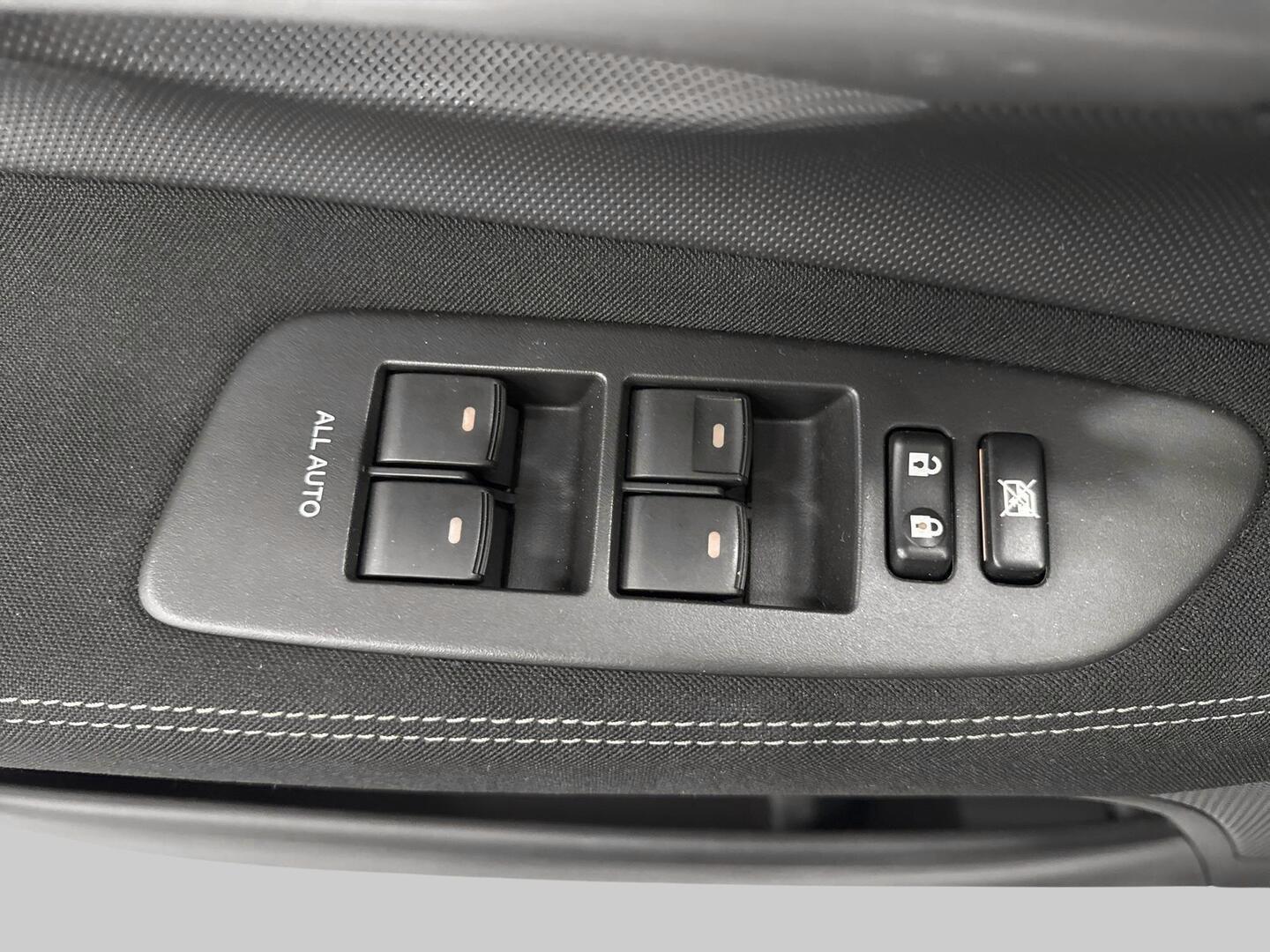 TOYOTA Auris 2012