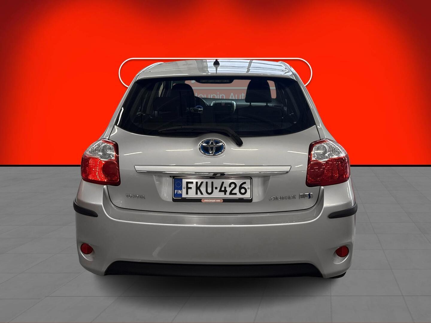 TOYOTA Auris 2012
