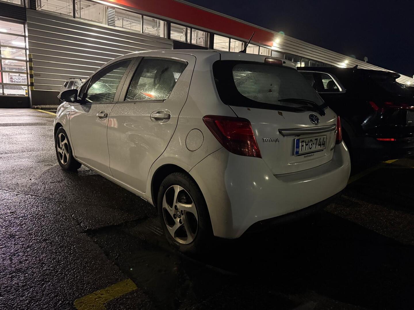 TOYOTA Yaris 2016