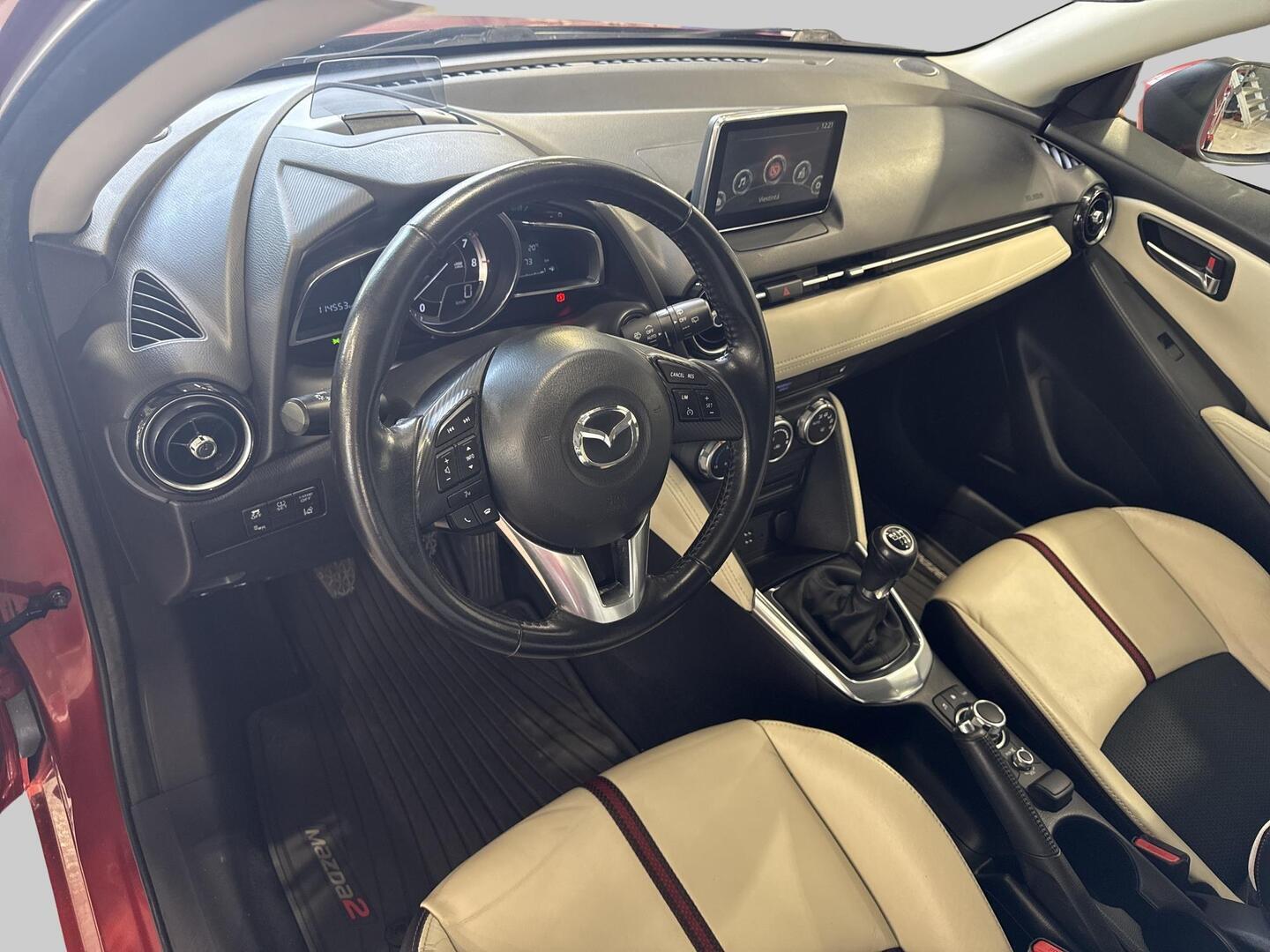 MAZDA 2 2016