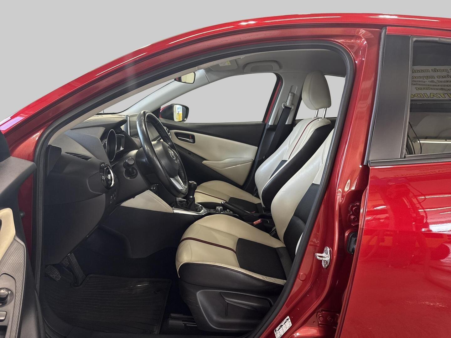 MAZDA 2 2016