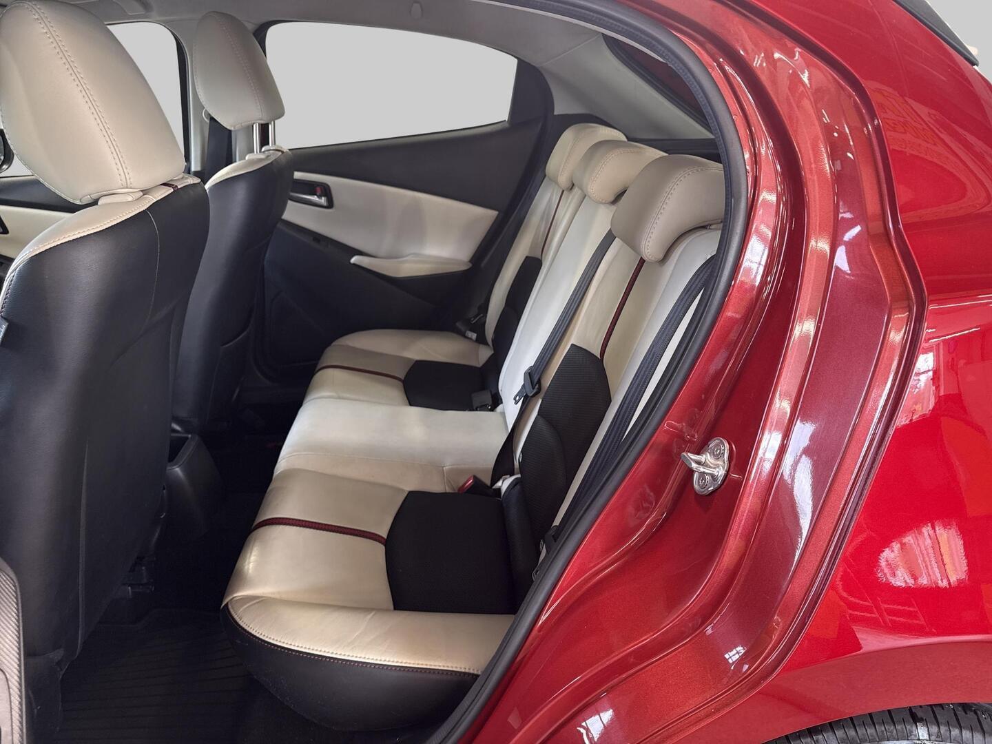 MAZDA 2 2016