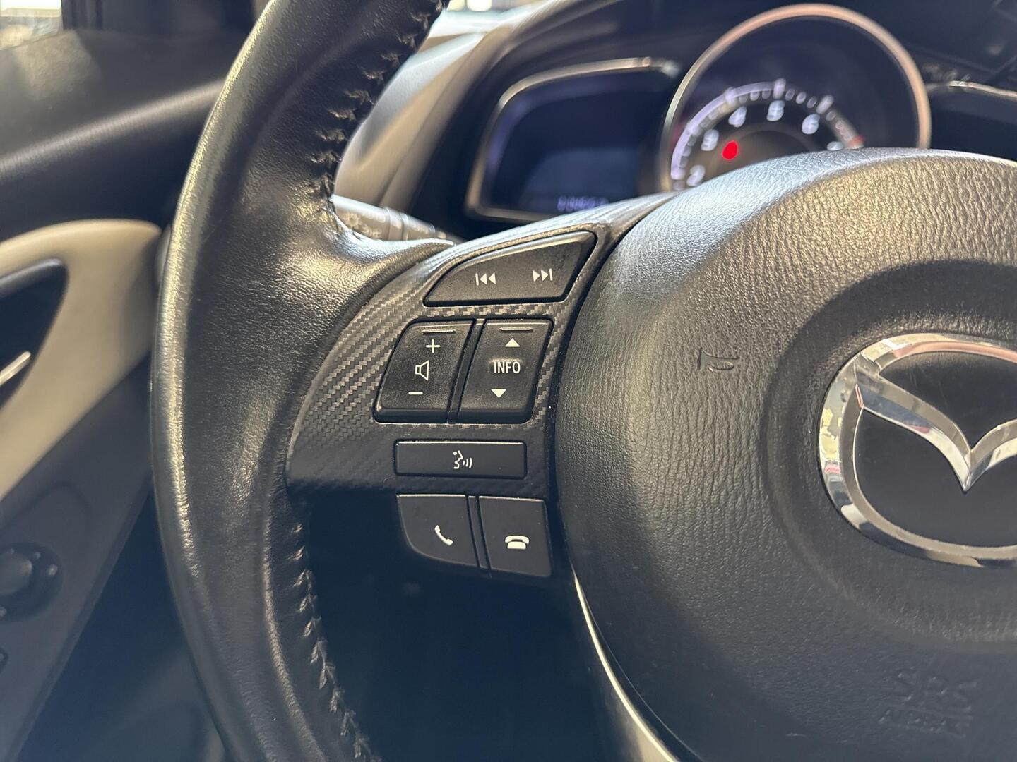 MAZDA 2 2016