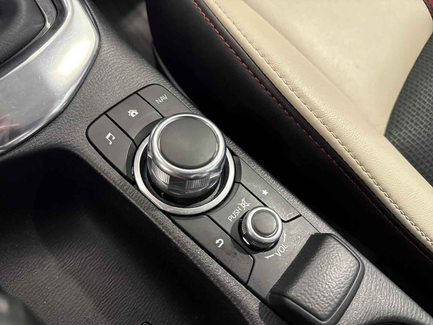 MAZDA 2 2016