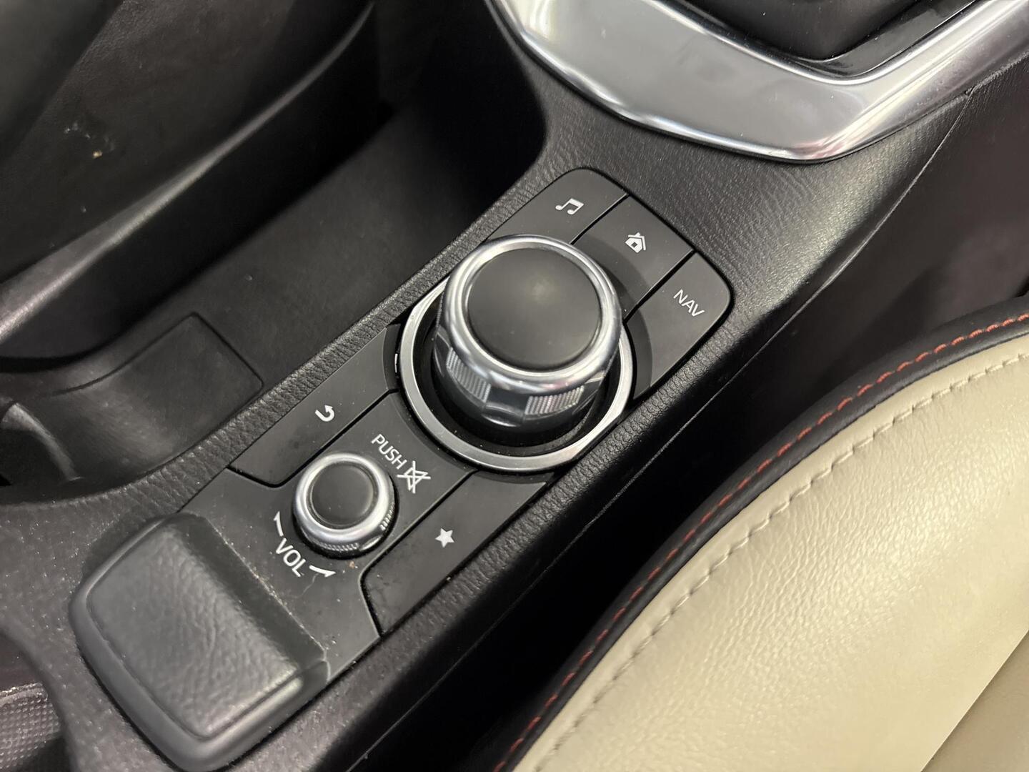 MAZDA 2 2016