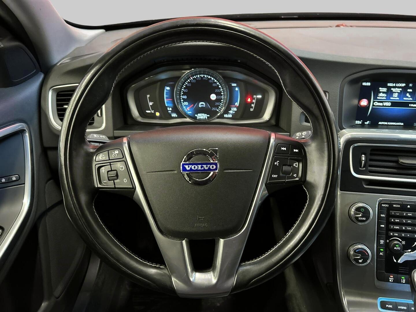 VOLVO V60 2015
