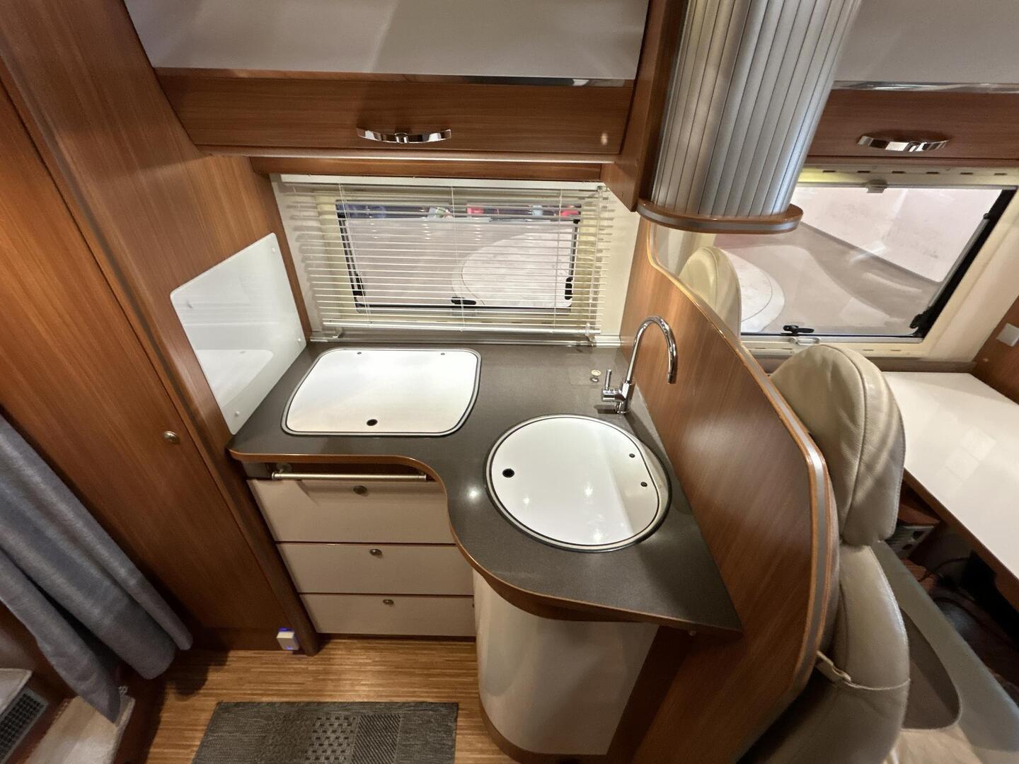 ADRIA Coral S 670SL Supreme 2010