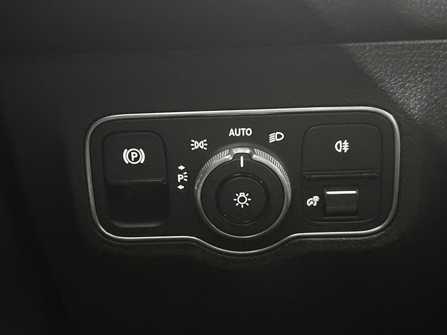 MERCEDES-BENZ EQB 2025