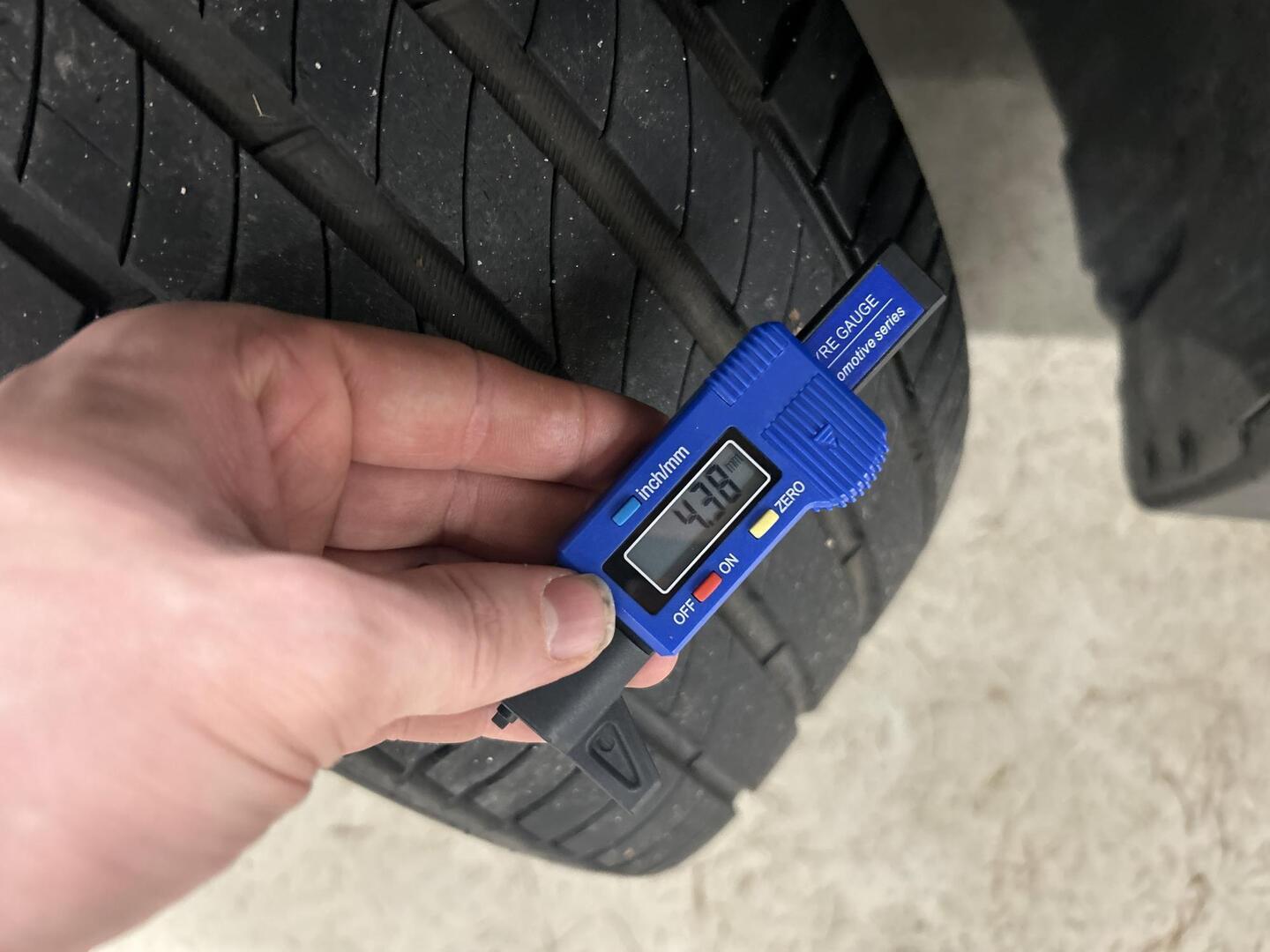 MERCEDES-BENZ EQB 2025