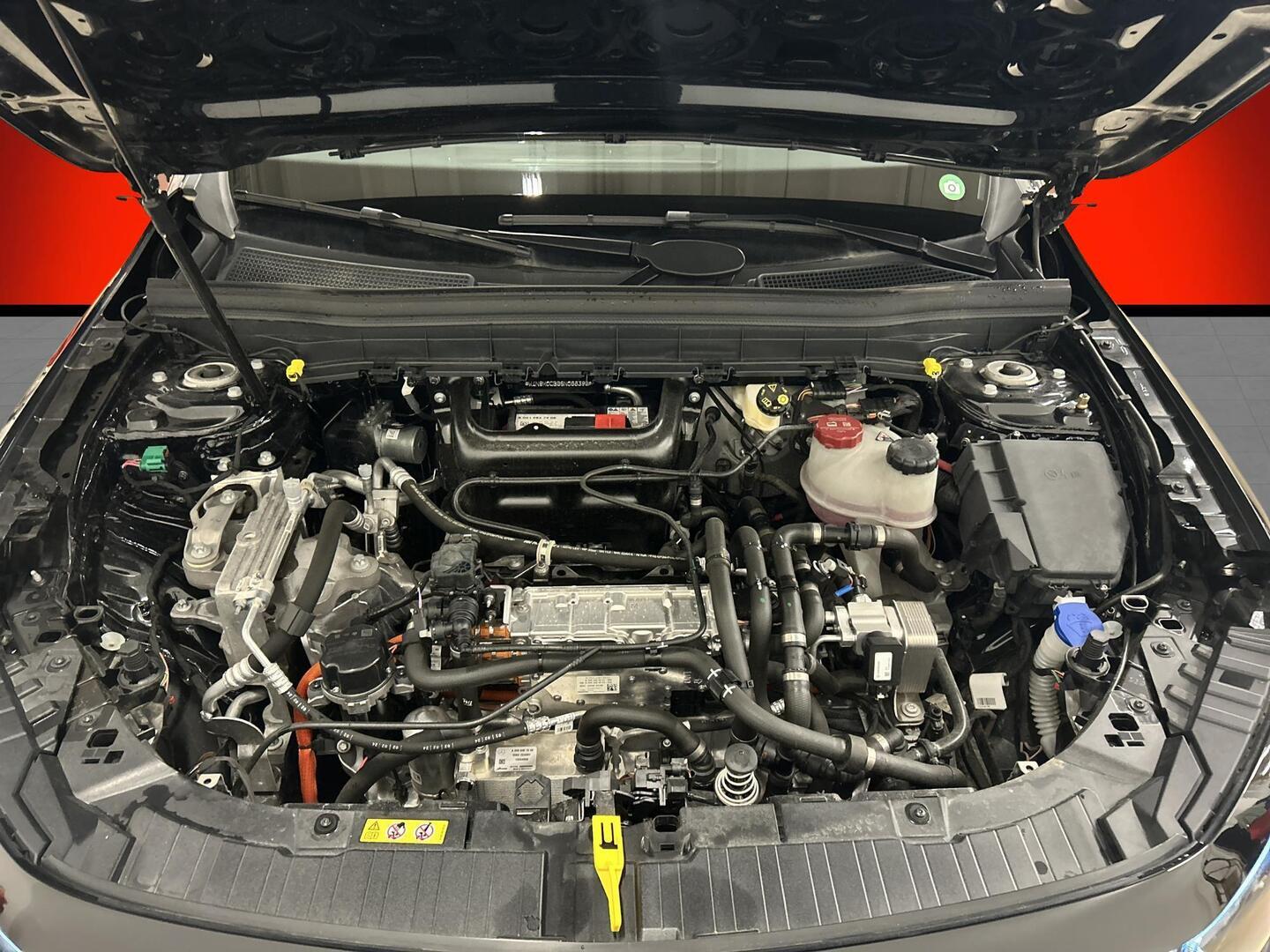 MERCEDES-BENZ EQB 2025