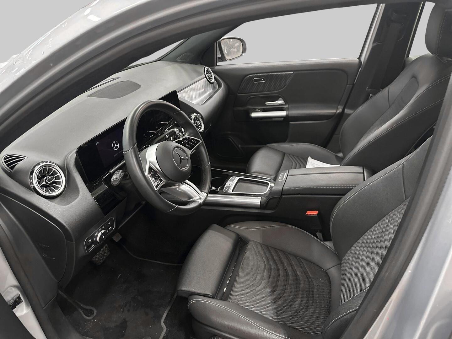 MERCEDES-BENZ EQA 2025