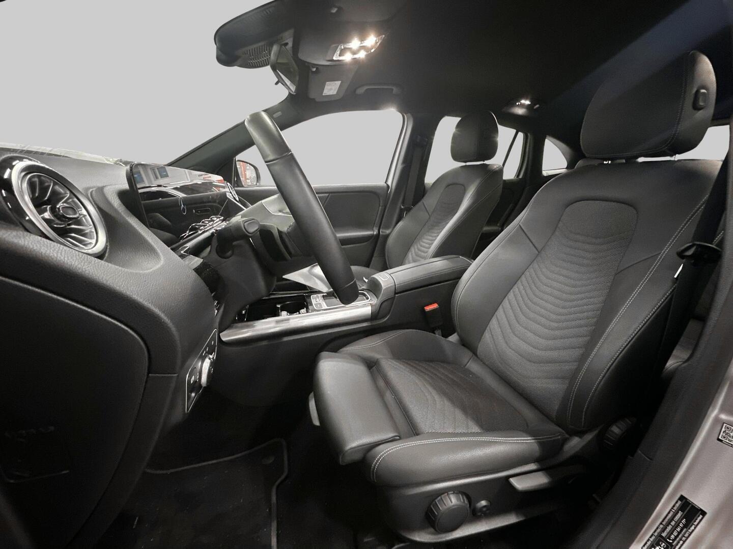 MERCEDES-BENZ EQA 2025