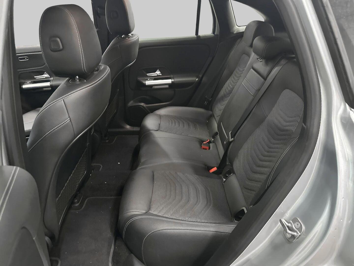 MERCEDES-BENZ EQA 2025