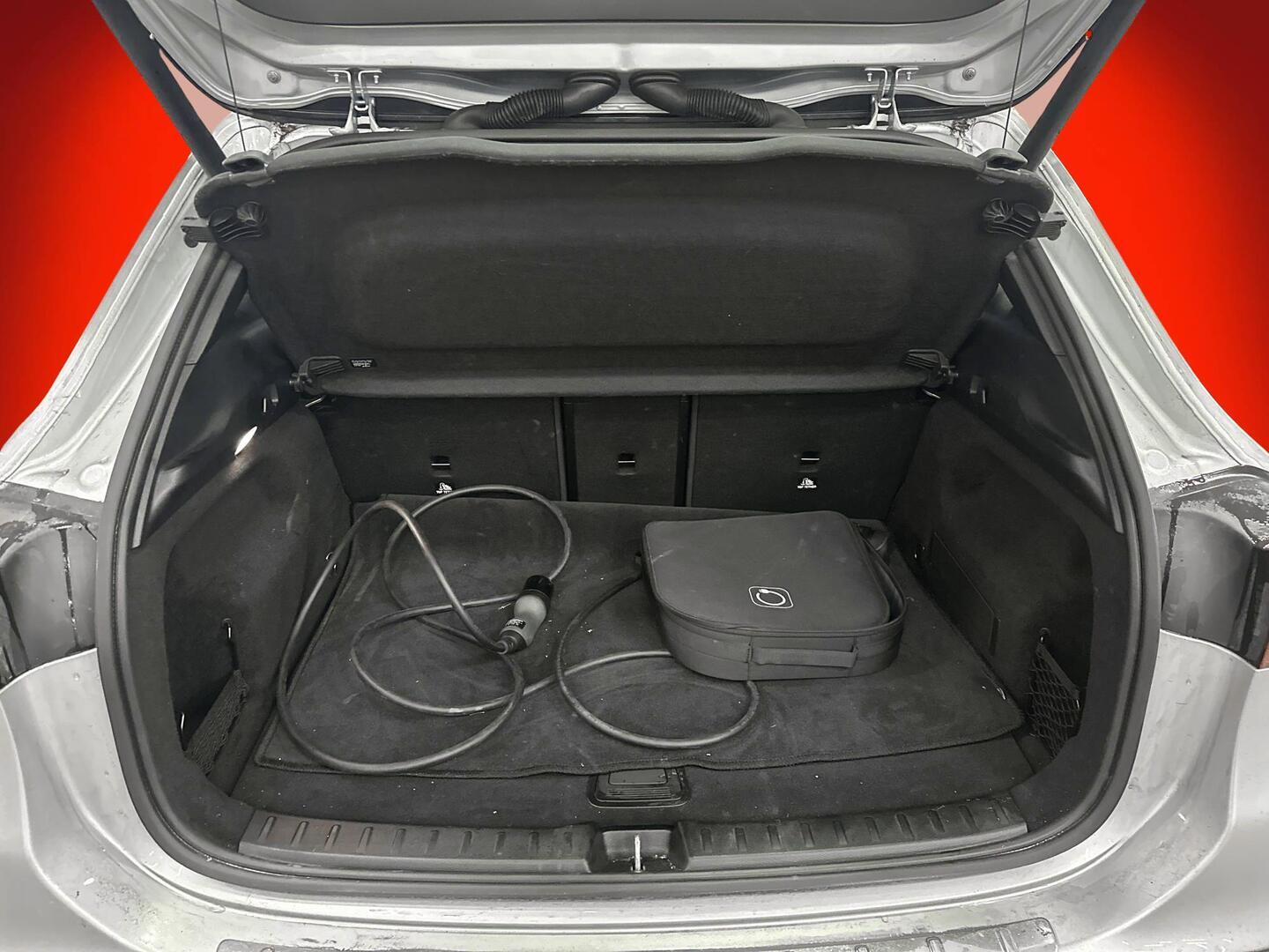 MERCEDES-BENZ EQA 2025