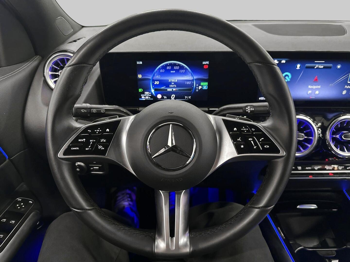 MERCEDES-BENZ EQA 2025
