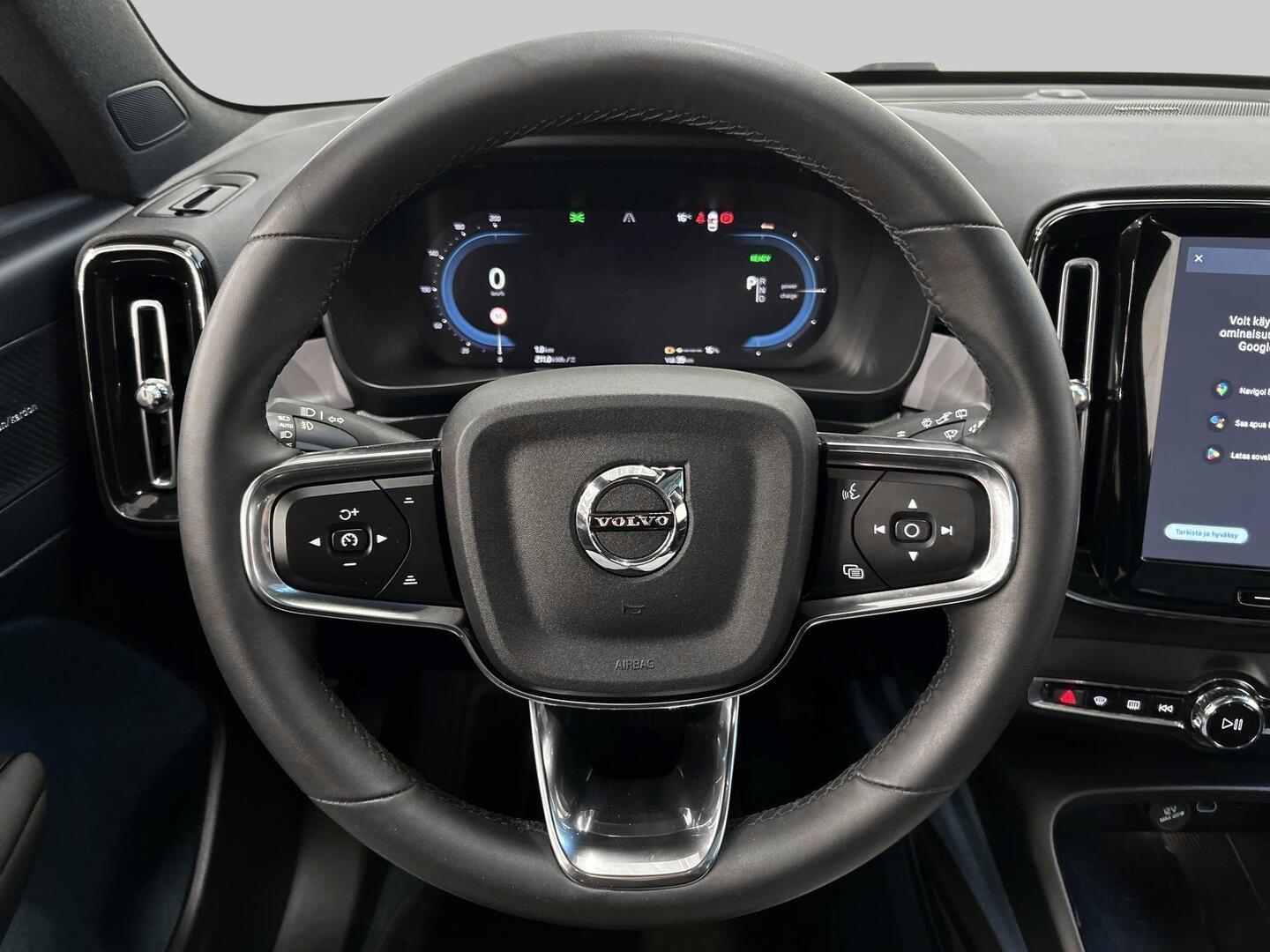VOLVO XC40 2023
