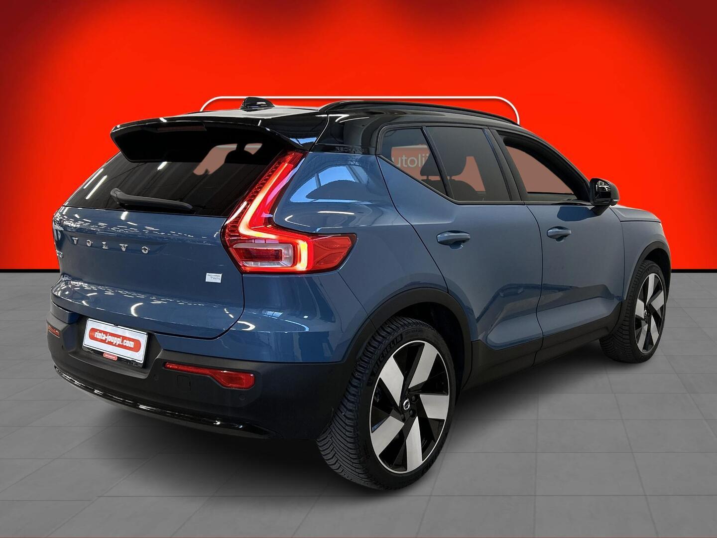 VOLVO XC40 2023