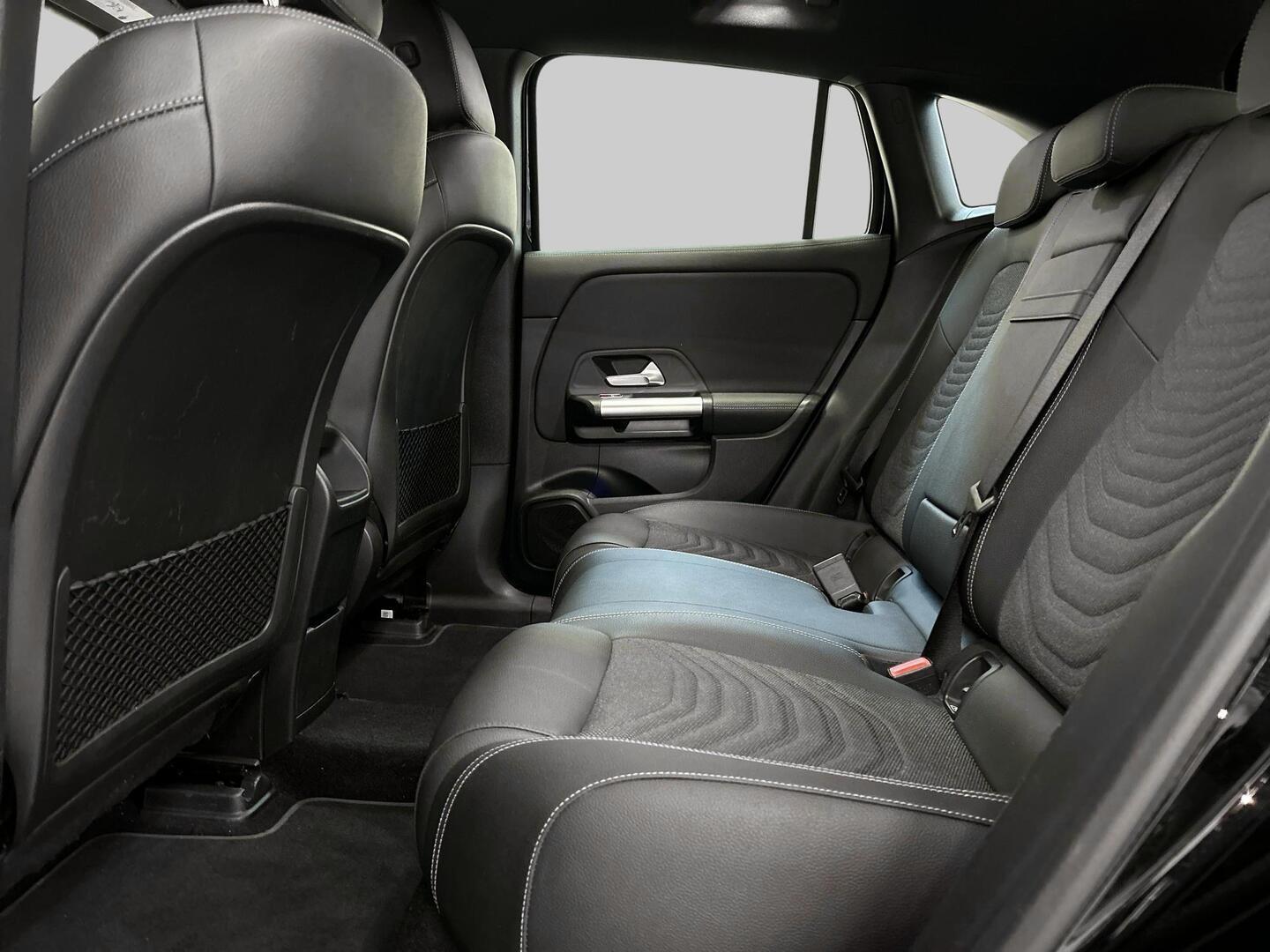 MERCEDES-BENZ EQA 2025