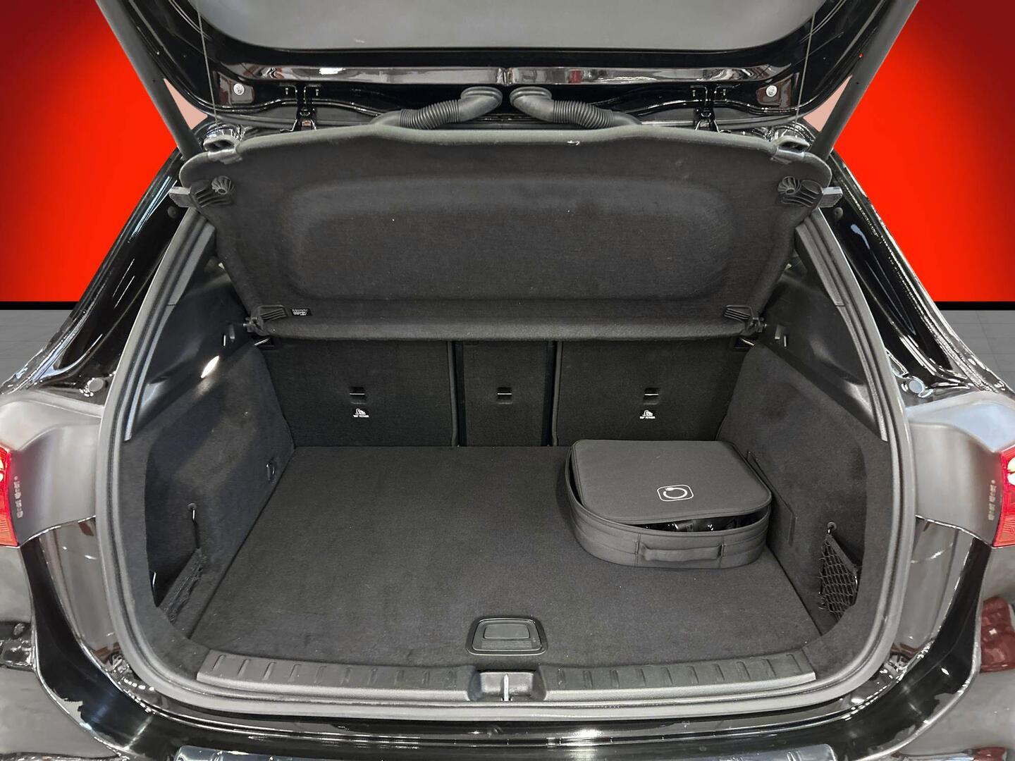 MERCEDES-BENZ EQA 2025