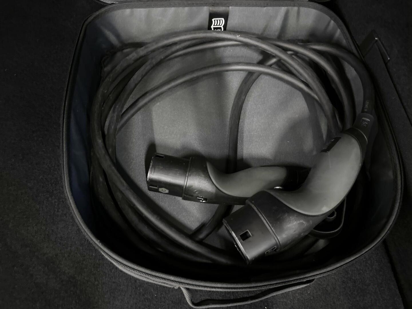 MERCEDES-BENZ EQA 2025