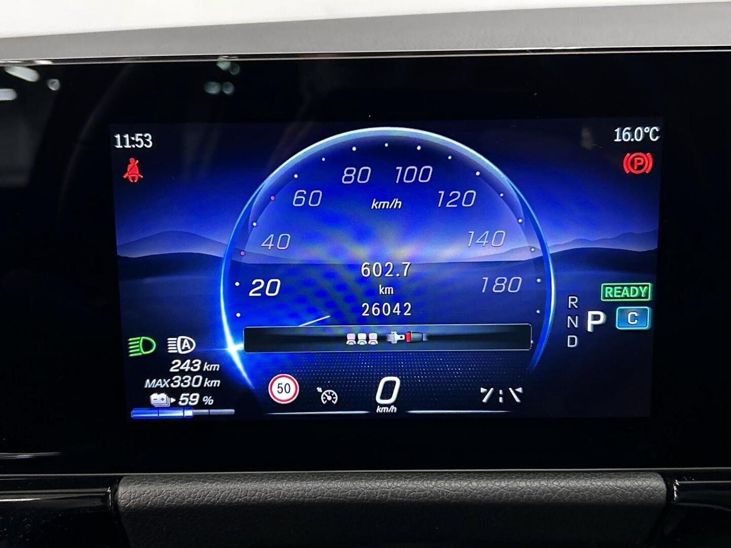 MERCEDES-BENZ EQA 2025